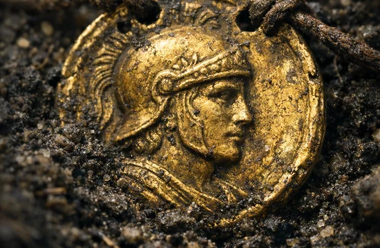 Золотая монета из