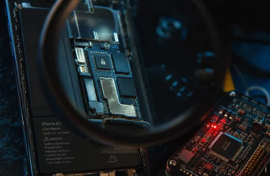 Почему iPhone XS,