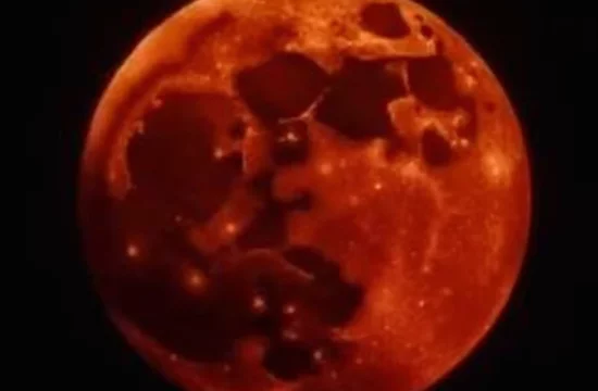 Багровая Луна: завораживающее