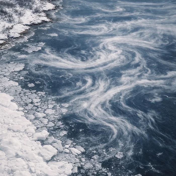 Как внезапное расширение полярного вихря создало уникальные ледяные узоры вокруг Чикаго?